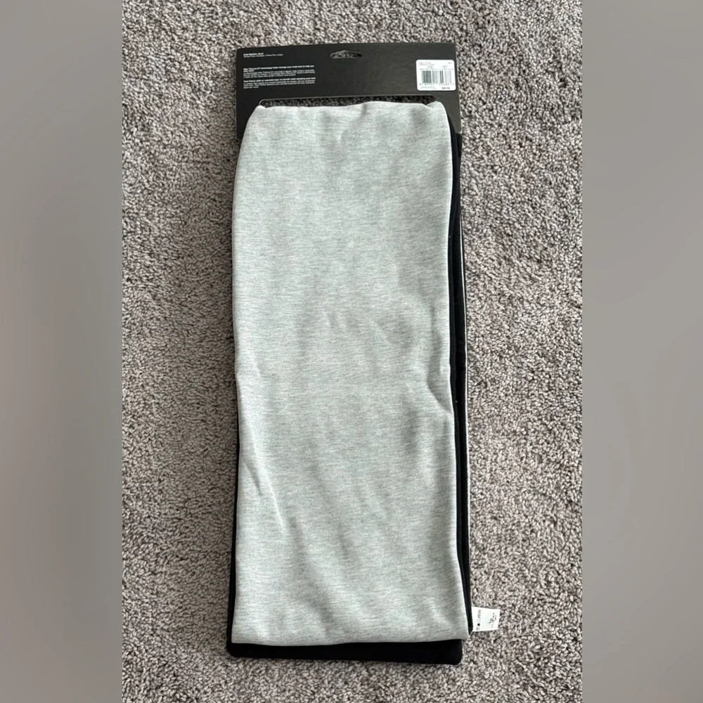 Nike Therma-Fit Tech Fleece Winter Scarf Cold Weather Gray Black‎ One Size $60